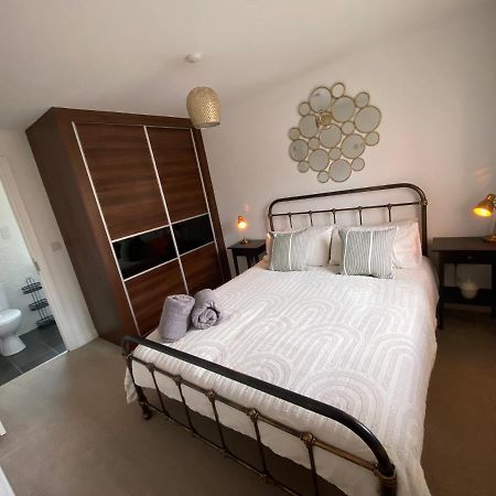 The Belfry 3 Bedrooms 2 Bathrooms Contractors & Family Higham Ferrers المظهر الخارجي الصورة