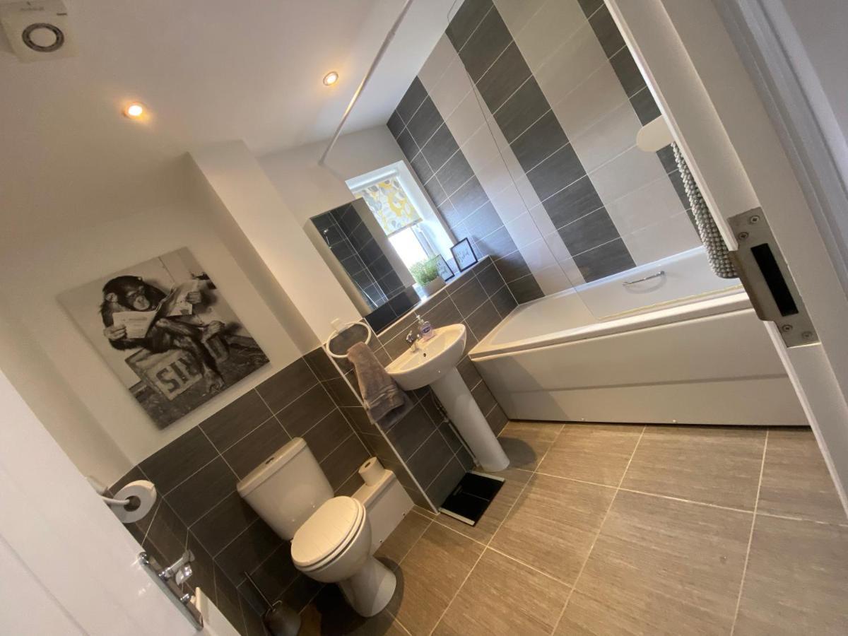 The Belfry 3 Bedrooms 2 Bathrooms Contractors & Family Higham Ferrers المظهر الخارجي الصورة