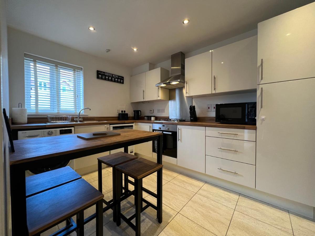The Belfry 3 Bedrooms 2 Bathrooms Contractors & Family Higham Ferrers المظهر الخارجي الصورة
