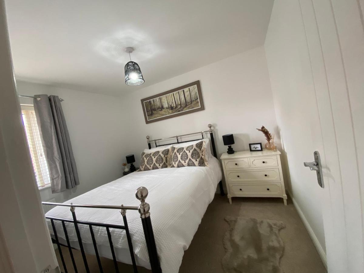 The Belfry 3 Bedrooms 2 Bathrooms Contractors & Family Higham Ferrers المظهر الخارجي الصورة
