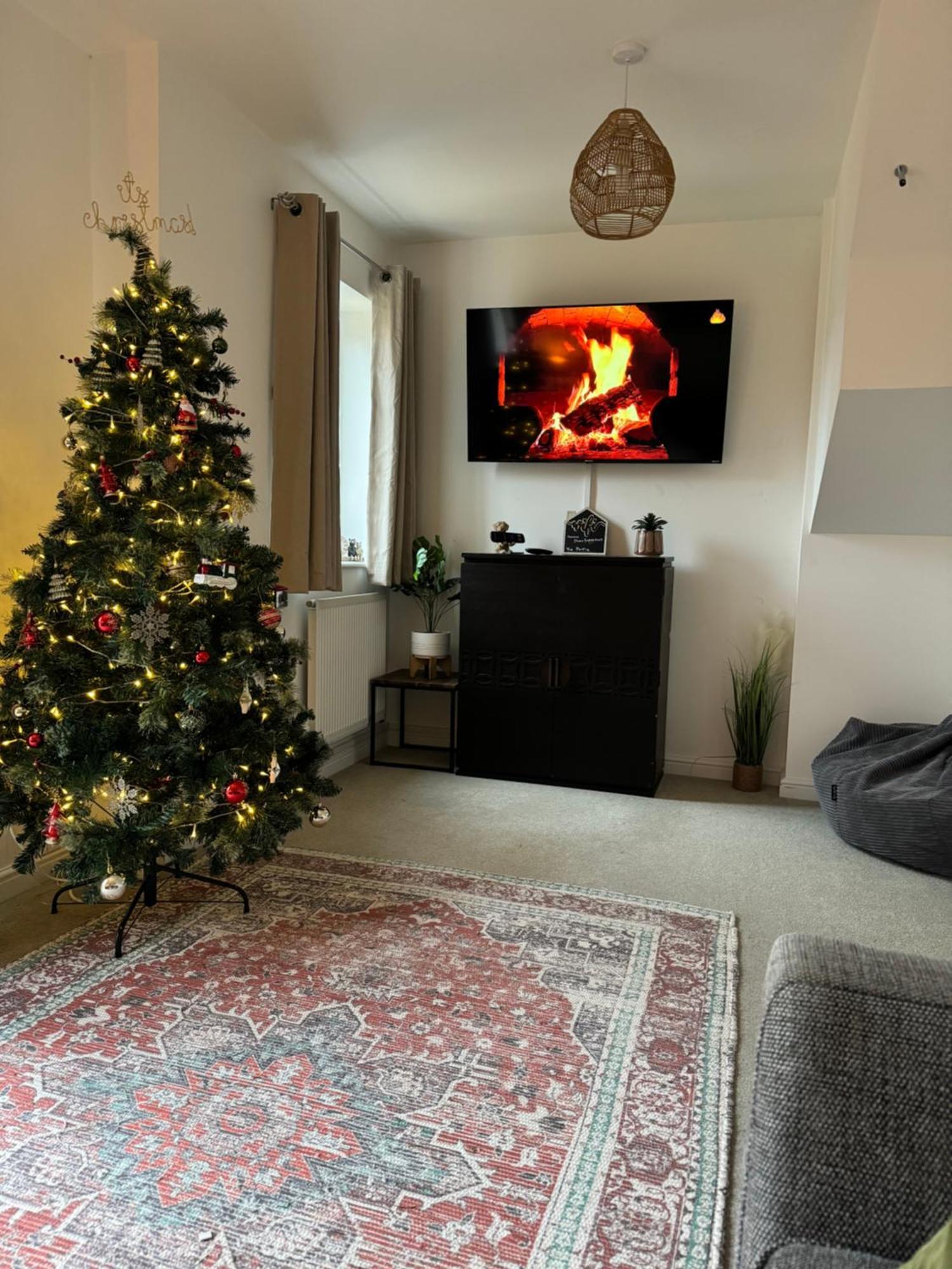 The Belfry 3 Bedrooms 2 Bathrooms Contractors & Family Higham Ferrers المظهر الخارجي الصورة